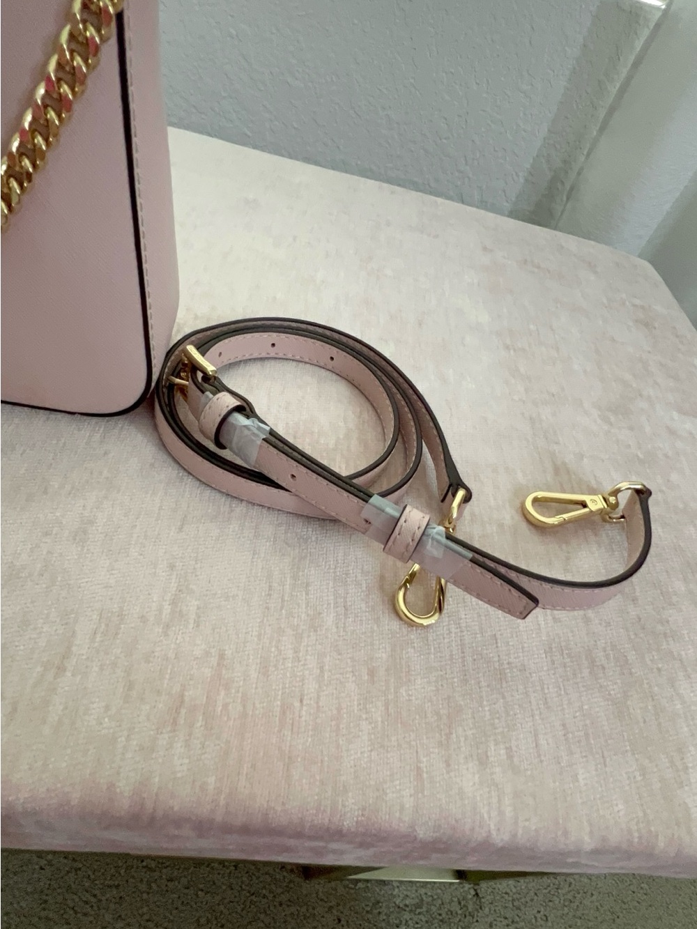 Michael Kors Jet Set Medium Saffiano Leather Crossbody Bag - Picture 3 of 4